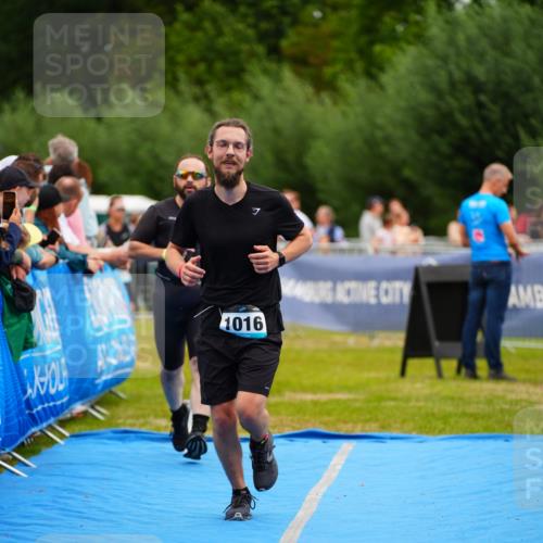 30.08.2026 - Elbe Triathlon Hamburg LAZAROV Photography http://msf.ph/oto/10058769 30.08.2026 11:32:00 Ziel 662, 1016 meine-sportfotos.de