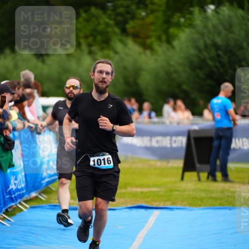 30.08.2026 - Elbe Triathlon Hamburg LAZAROV Photography http://msf.ph/oto/10058770 30.08.2026 11:32:00 Ziel 662, 1016 meine-sportfotos.de