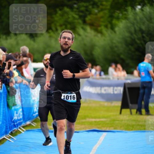 30.08.2026 - Elbe Triathlon Hamburg LAZAROV Photography http://msf.ph/oto/10058772 30.08.2026 11:32:00 Ziel 662, 1016 meine-sportfotos.de