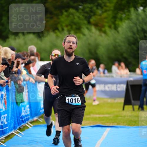 30.08.2026 - Elbe Triathlon Hamburg LAZAROV Photography http://msf.ph/oto/10058773 30.08.2026 11:32:01 Ziel 662, 1016, 1062 meine-sportfotos.de
