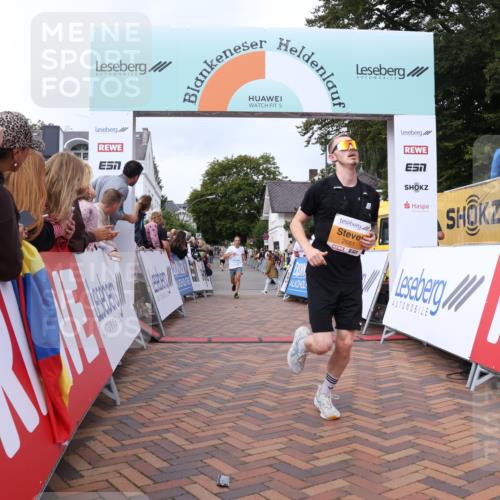 30.08.2026 - Blankeneser Heldenlauf Lena Gebhardt http://msf.ph/oto/10058804 30.08.2026 12:23:40 Ziel 2378, 2661, 2877, 4039, 4094 meine-sportfotos.de