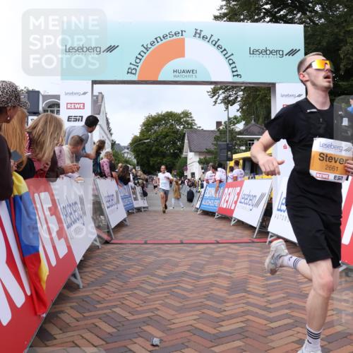 30.08.2026 - Blankeneser Heldenlauf Lena Gebhardt http://msf.ph/oto/10058808 30.08.2026 12:23:41 Ziel 2378, 2661, 2877, 4039, 4094 meine-sportfotos.de