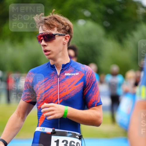 30.08.2026 - Elbe Triathlon Hamburg LAZAROV Photography http://msf.ph/oto/10058824 30.08.2026 11:32:23 Ziel 1222, 1369, 1438 meine-sportfotos.de