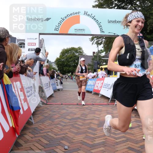 30.08.2026 - Blankeneser Heldenlauf Lena Gebhardt http://msf.ph/oto/10058860 30.08.2026 12:23:56 Ziel 2075, 2489, 4015, 4115, 4462 meine-sportfotos.de