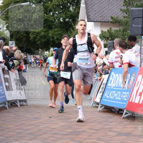 30.08.2026 - Blankeneser Heldenlauf Lena Gebhardt http://msf.ph/oto/10058887 30.08.2026 12:24:11 Ziel 2025, 4027, 4261, 4410 meine-sportfotos.de
