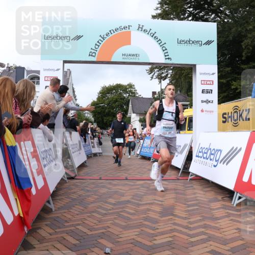 30.08.2026 - Blankeneser Heldenlauf Lena Gebhardt http://msf.ph/oto/10058890 30.08.2026 12:24:12 Ziel 2025, 4027, 4261, 4410 meine-sportfotos.de