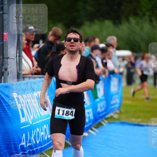 30.08.2026 - Elbe Triathlon Hamburg LAZAROV Photography http://msf.ph/oto/10058899 30.08.2026 11:33:02 Ziel 1184 meine-sportfotos.de