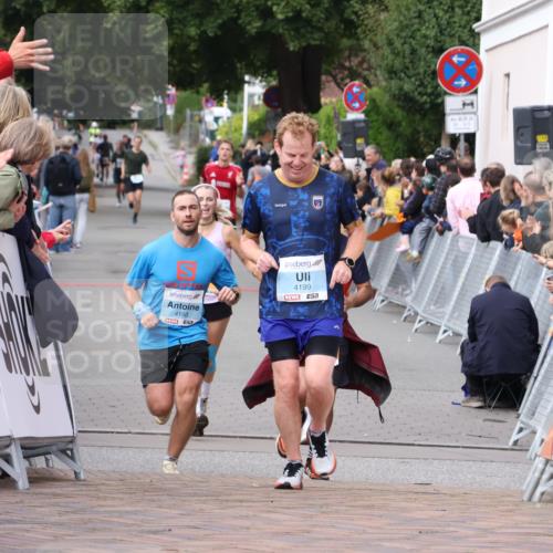 30.08.2026 - Blankeneser Heldenlauf Lena Gebhardt http://msf.ph/oto/10058922 30.08.2026 12:24:29 Ziel 4150, 4199 meine-sportfotos.de