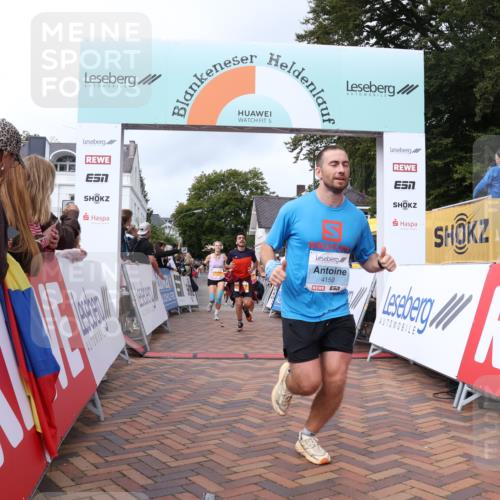 30.08.2026 - Blankeneser Heldenlauf Lena Gebhardt http://msf.ph/oto/10058944 30.08.2026 12:24:34 Ziel 2201, 2211, 2212, 4079, 4150, 4199, 4432 meine-sportfotos.de