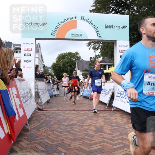 30.08.2026 - Blankeneser Heldenlauf Lena Gebhardt http://msf.ph/oto/10058947 30.08.2026 12:24:34 Ziel 2201, 2211, 2212, 4079, 4150, 4199, 4432 meine-sportfotos.de