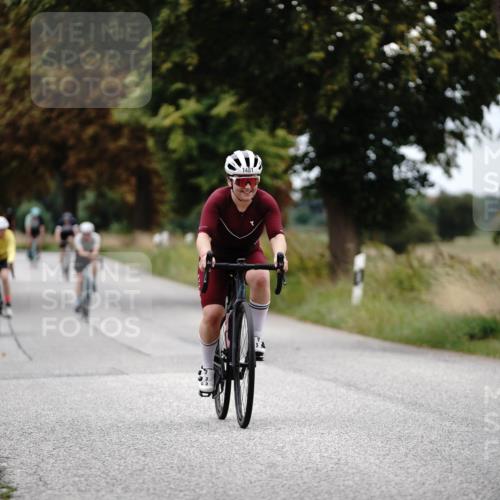 30.08.2026 - Elbe Triathlon Hamburg Michael Burmester http://msf.ph/oto/10059006 30.08.2026 11:27:39 Radfahren 1457, 1481, 1518, 1628, 1657, 1692 meine-sportfotos.de