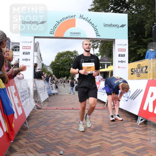30.08.2026 - Blankeneser Heldenlauf Lena Gebhardt http://msf.ph/oto/10059019 30.08.2026 12:24:42 Ziel 2201, 2211, 2212, 2430, 4079, 4432 meine-sportfotos.de