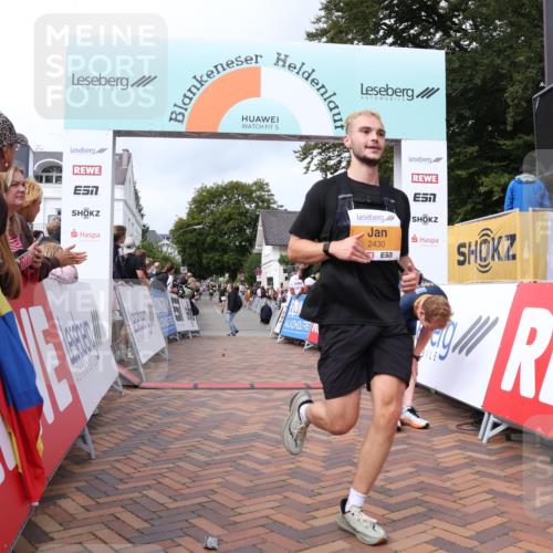 30.08.2026 - Blankeneser Heldenlauf Lena Gebhardt http://msf.ph/oto/10059026 30.08.2026 12:24:42 Ziel 2201, 2211, 2212, 2430, 4079, 4432 meine-sportfotos.de