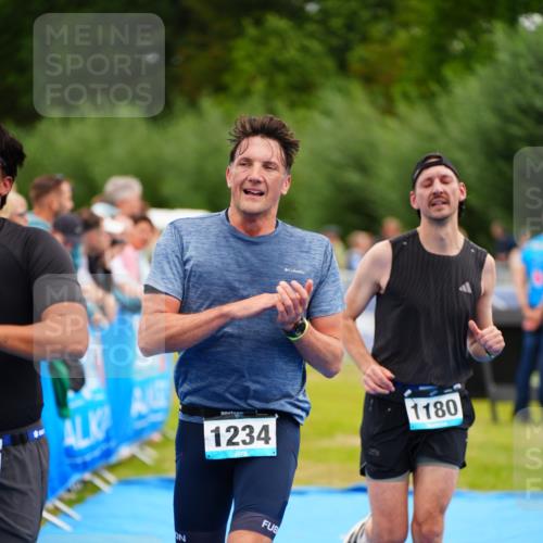 30.08.2026 - Elbe Triathlon Hamburg LAZAROV Photography http://msf.ph/oto/10059041 30.08.2026 11:34:06 Ziel 1166, 1180, 1234 meine-sportfotos.de