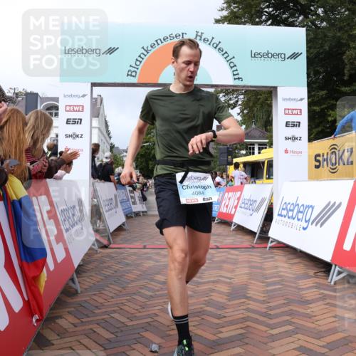 30.08.2026 - Blankeneser Heldenlauf Lena Gebhardt http://msf.ph/oto/10059064 30.08.2026 12:24:53 Ziel 4035, 4084, 4165 meine-sportfotos.de