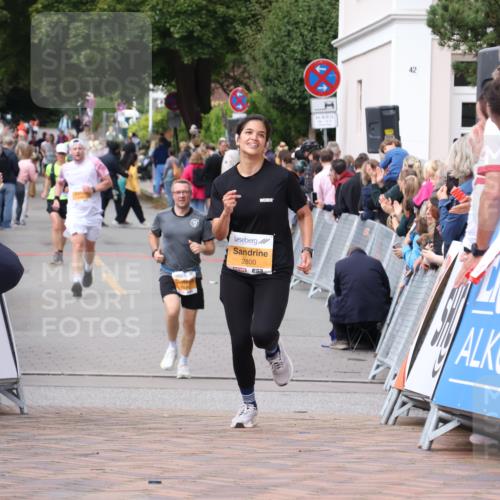 30.08.2026 - Blankeneser Heldenlauf Lena Gebhardt http://msf.ph/oto/10059121 30.08.2026 12:25:09 Ziel 2800 meine-sportfotos.de
