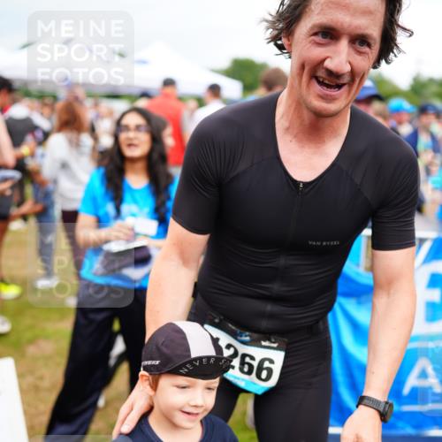 30.08.2026 - Elbe Triathlon Hamburg LAZAROV Photography http://msf.ph/oto/10059151 30.08.2026 11:34:43 Ziel 1034, 1090, 1141 meine-sportfotos.de