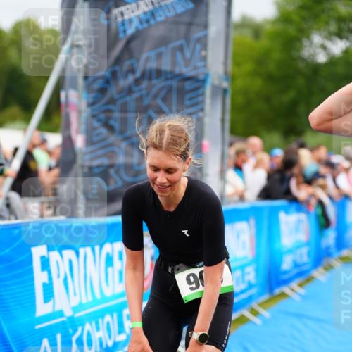 30.08.2026 - Elbe Triathlon Hamburg LAZAROV Photography http://msf.ph/oto/10059239 30.08.2026 11:35:05 Ziel 903, 1213, 1230, 1441 meine-sportfotos.de