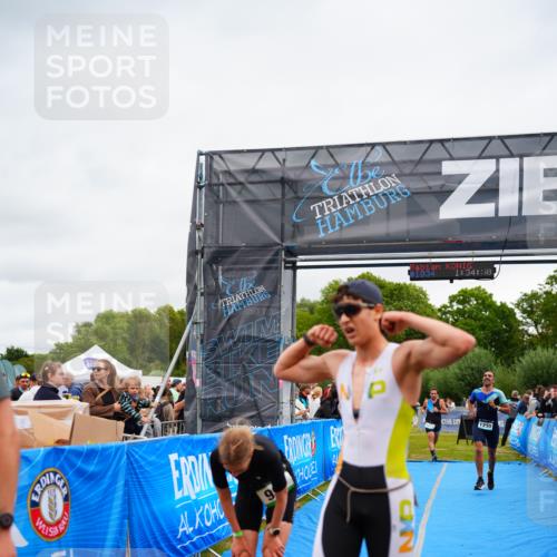 30.08.2026 - Elbe Triathlon Hamburg LAZAROV Photography http://msf.ph/oto/10059242 30.08.2026 11:35:05 Ziel 903, 1213, 1230, 1441 meine-sportfotos.de