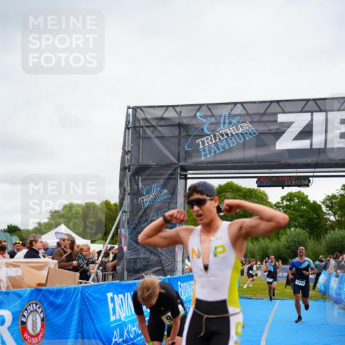 30.08.2026 - Elbe Triathlon Hamburg LAZAROV Photography http://msf.ph/oto/10059243 30.08.2026 11:35:06 Ziel 1213, 1230 meine-sportfotos.de