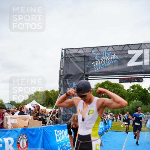 30.08.2026 - Elbe Triathlon Hamburg LAZAROV Photography http://msf.ph/oto/10059249 30.08.2026 11:35:06 Ziel 1213, 1230 meine-sportfotos.de