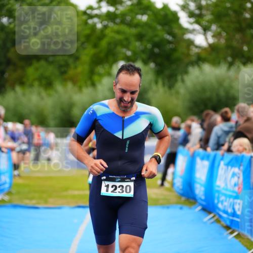 30.08.2026 - Elbe Triathlon Hamburg LAZAROV Photography http://msf.ph/oto/10059256 30.08.2026 11:35:08 Ziel 1137, 1213, 1230 meine-sportfotos.de