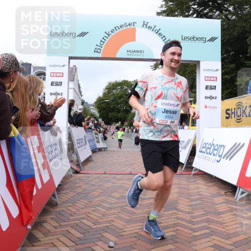 30.08.2026 - Blankeneser Heldenlauf Lena Gebhardt http://msf.ph/oto/10059273 30.08.2026 12:25:34 Ziel 4332, 4333 meine-sportfotos.de