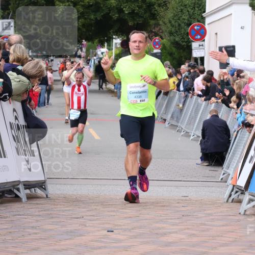 30.08.2026 - Blankeneser Heldenlauf Lena Gebhardt http://msf.ph/oto/10059292 30.08.2026 12:25:36 Ziel 4332, 4333, 4338 meine-sportfotos.de