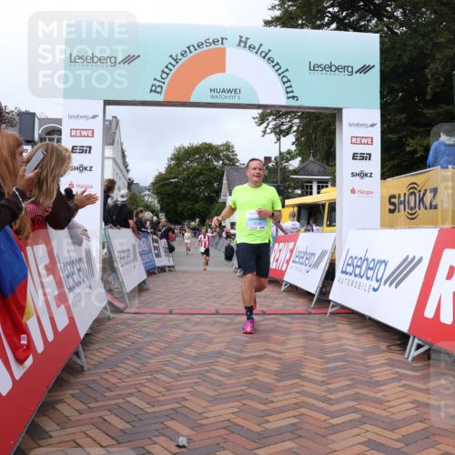 30.08.2026 - Blankeneser Heldenlauf Lena Gebhardt http://msf.ph/oto/10059313 30.08.2026 12:25:40 Ziel 4332, 4333, 4338 meine-sportfotos.de