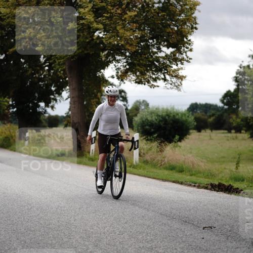 30.08.2026 - Elbe Triathlon Hamburg Michael Burmester http://msf.ph/oto/10059337 30.08.2026 11:30:18 Radfahren 1427, 1467, 1592 meine-sportfotos.de