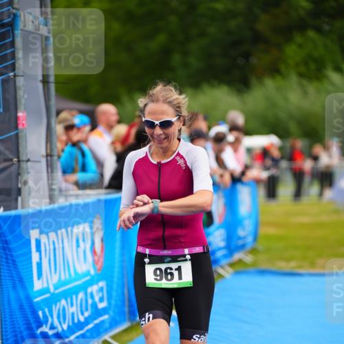 30.08.2026 - Elbe Triathlon Hamburg LAZAROV Photography http://msf.ph/oto/10059390 30.08.2026 11:35:40 Ziel 961 meine-sportfotos.de
