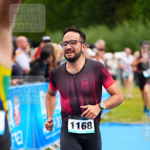 30.08.2026 - Elbe Triathlon Hamburg LAZAROV Photography http://msf.ph/oto/10059436 30.08.2026 11:35:57 Ziel 1168, 1295, 1435, 1439 meine-sportfotos.de