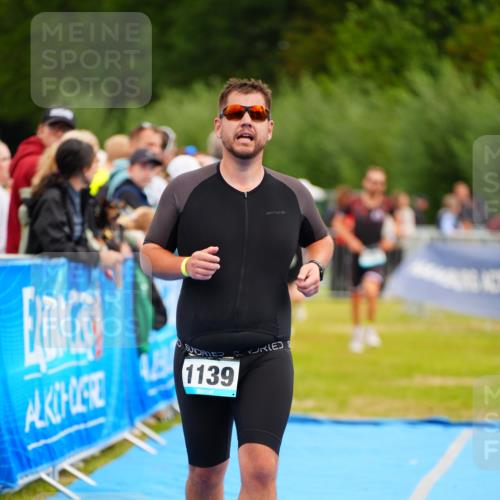 30.08.2026 - Elbe Triathlon Hamburg LAZAROV Photography http://msf.ph/oto/10059463 30.08.2026 11:36:07 Ziel 929, 1139, 1295, 1305 meine-sportfotos.de