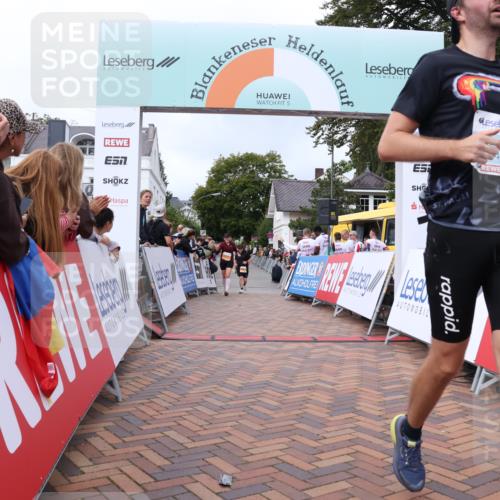 30.08.2026 - Blankeneser Heldenlauf Lena Gebhardt http://msf.ph/oto/10059471 30.08.2026 12:26:12 Ziel 2642, 2764, 4204, 4263, 4346 meine-sportfotos.de