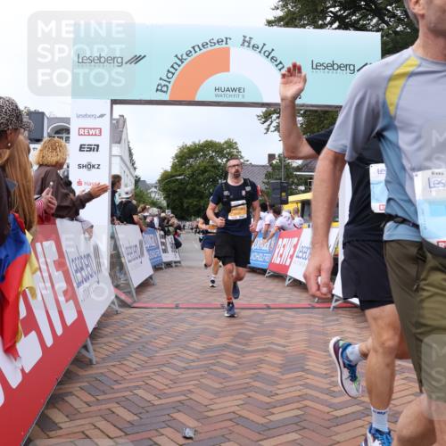 30.08.2026 - Blankeneser Heldenlauf Lena Gebhardt http://msf.ph/oto/10059558 30.08.2026 12:26:23 Ziel 2600, 2602, 2642, 2690, 4464, 4478, 4479 meine-sportfotos.de