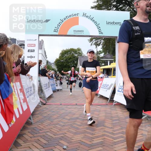 30.08.2026 - Blankeneser Heldenlauf Lena Gebhardt http://msf.ph/oto/10059586 30.08.2026 12:26:25 Ziel 2600, 2602, 2690, 4464, 4478, 4479 meine-sportfotos.de