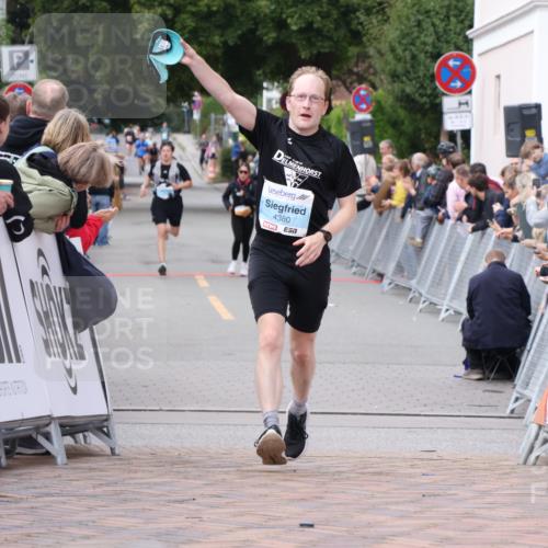 30.08.2026 - Blankeneser Heldenlauf Lena Gebhardt http://msf.ph/oto/10059629 30.08.2026 12:26:29 Ziel 2600, 2690, 4380, 4464, 4478, 4479 meine-sportfotos.de