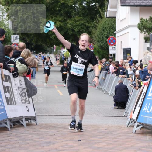 30.08.2026 - Blankeneser Heldenlauf Lena Gebhardt http://msf.ph/oto/10059637 30.08.2026 12:26:29 Ziel 2600, 2690, 4380, 4464, 4478, 4479 meine-sportfotos.de