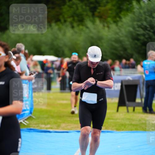 30.08.2026 - Elbe Triathlon Hamburg LAZAROV Photography http://msf.ph/oto/10059680 30.08.2026 11:37:03 Ziel 879, 1050, 1132, 1307 meine-sportfotos.de
