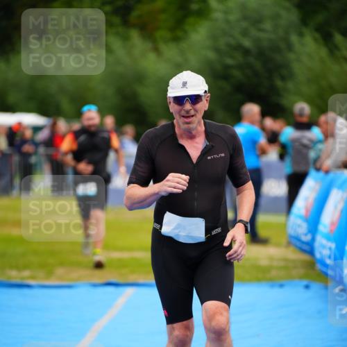 30.08.2026 - Elbe Triathlon Hamburg LAZAROV Photography http://msf.ph/oto/10059686 30.08.2026 11:37:05 Ziel 879, 1050, 1307 meine-sportfotos.de