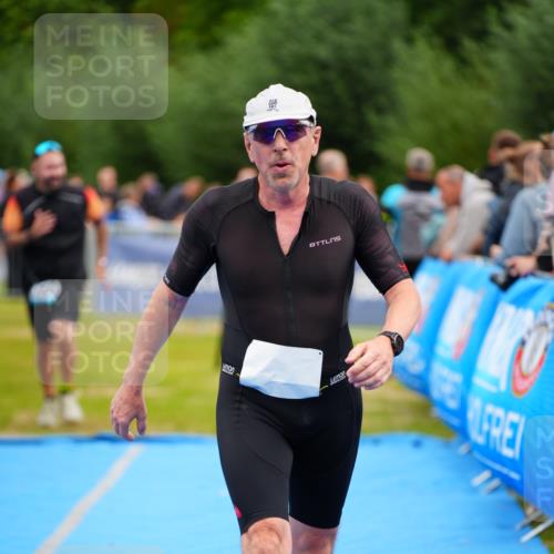 30.08.2026 - Elbe Triathlon Hamburg LAZAROV Photography http://msf.ph/oto/10059694 30.08.2026 11:37:05 Ziel 879, 1050, 1307 meine-sportfotos.de