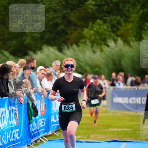 30.08.2026 - Elbe Triathlon Hamburg LAZAROV Photography http://msf.ph/oto/10059789 30.08.2026 11:37:32 Ziel 824, 1334 meine-sportfotos.de