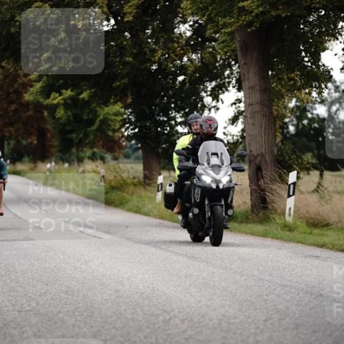 30.08.2026 - Elbe Triathlon Hamburg Michael Burmester http://msf.ph/oto/10059796 30.08.2026 11:35:36 Radfahren 1418, 1433 meine-sportfotos.de