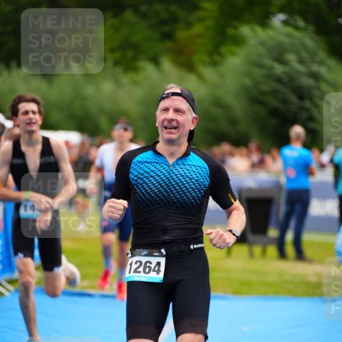30.08.2026 - Elbe Triathlon Hamburg LAZAROV Photography http://msf.ph/oto/10059826 30.08.2026 11:37:43 Ziel 757, 1264, 1385, 1440 meine-sportfotos.de