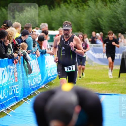 30.08.2026 - Elbe Triathlon Hamburg LAZAROV Photography http://msf.ph/oto/10059846 30.08.2026 11:37:50 Ziel 696, 726, 757, 1374 meine-sportfotos.de