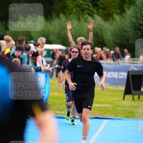 30.08.2026 - Elbe Triathlon Hamburg LAZAROV Photography http://msf.ph/oto/10059864 30.08.2026 11:37:53 Ziel 696, 726, 757, 759, 1374 meine-sportfotos.de
