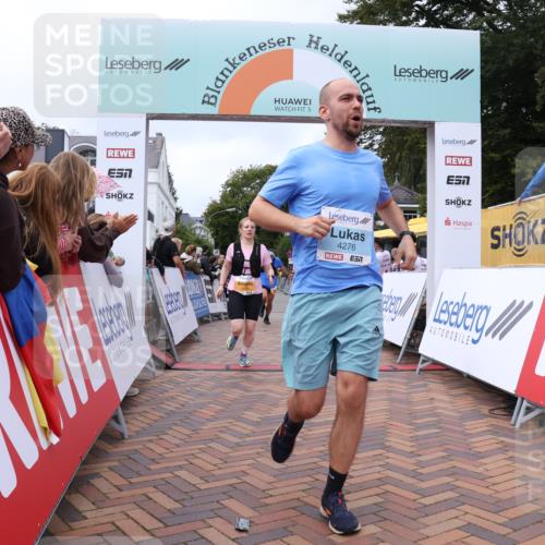 30.08.2026 - Blankeneser Heldenlauf Lena Gebhardt http://msf.ph/oto/10059868 30.08.2026 12:27:15 Ziel 2777, 2828, 4276 meine-sportfotos.de