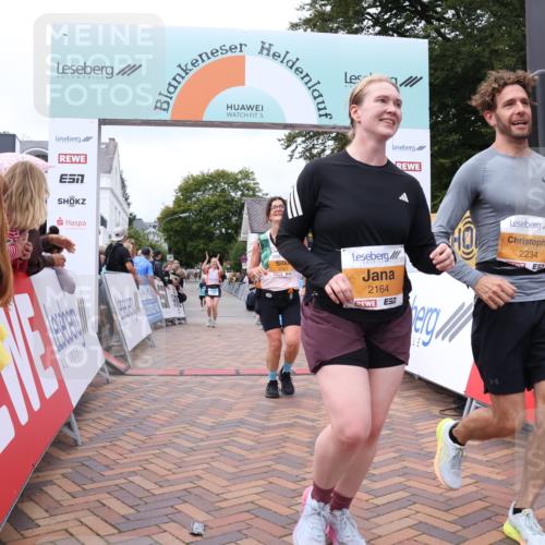 30.08.2026 - Blankeneser Heldenlauf Lena Gebhardt http://msf.ph/oto/10060009 30.08.2026 12:27:36 Ziel 2164, 2234, 2357, 4106 meine-sportfotos.de