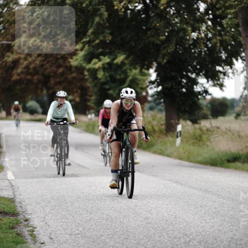 30.08.2026 - Elbe Triathlon Hamburg Michael Burmester http://msf.ph/oto/10060015 30.08.2026 11:38:24 Radfahren 1469, 1498, 1502, 1658 meine-sportfotos.de