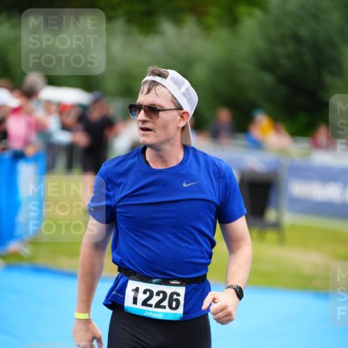 30.08.2026 - Elbe Triathlon Hamburg LAZAROV Photography http://msf.ph/oto/10060029 30.08.2026 11:38:45 Ziel 1162, 1226, 1253 meine-sportfotos.de